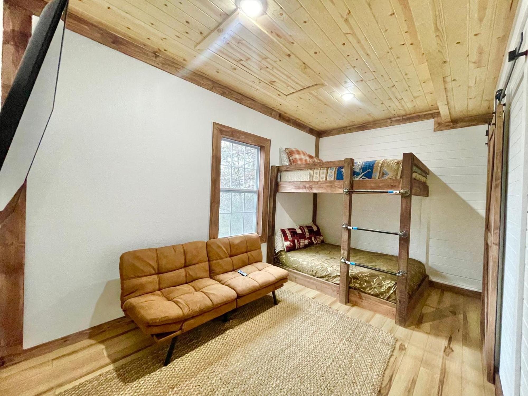Lazy Bear Cabin Сивиървил Екстериор снимка